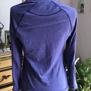 Saucony women’s LS workout top Thumbholes!